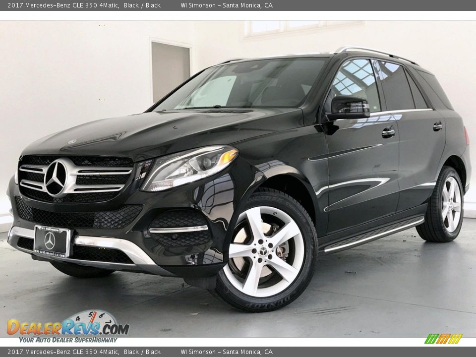 Front 3/4 View of 2017 Mercedes-Benz GLE 350 4Matic Photo #12
