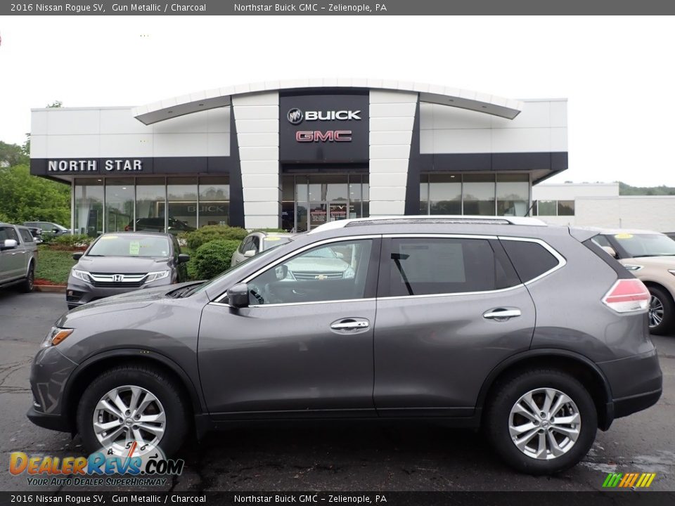 2016 Nissan Rogue SV Gun Metallic / Charcoal Photo #1