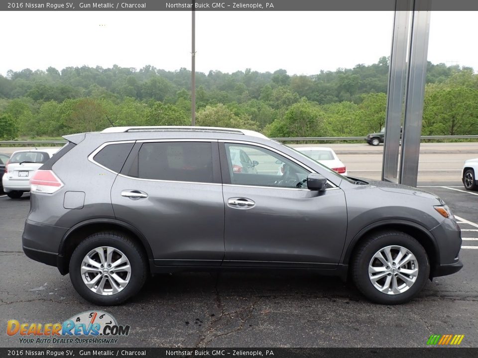 Gun Metallic 2016 Nissan Rogue SV Photo #5