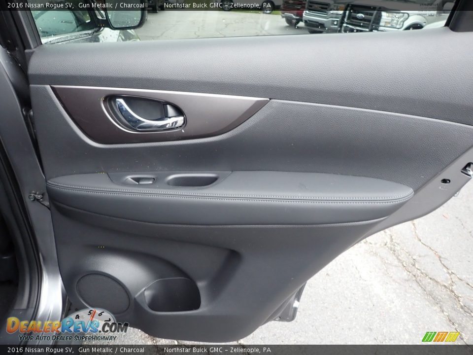 Door Panel of 2016 Nissan Rogue SV Photo #8