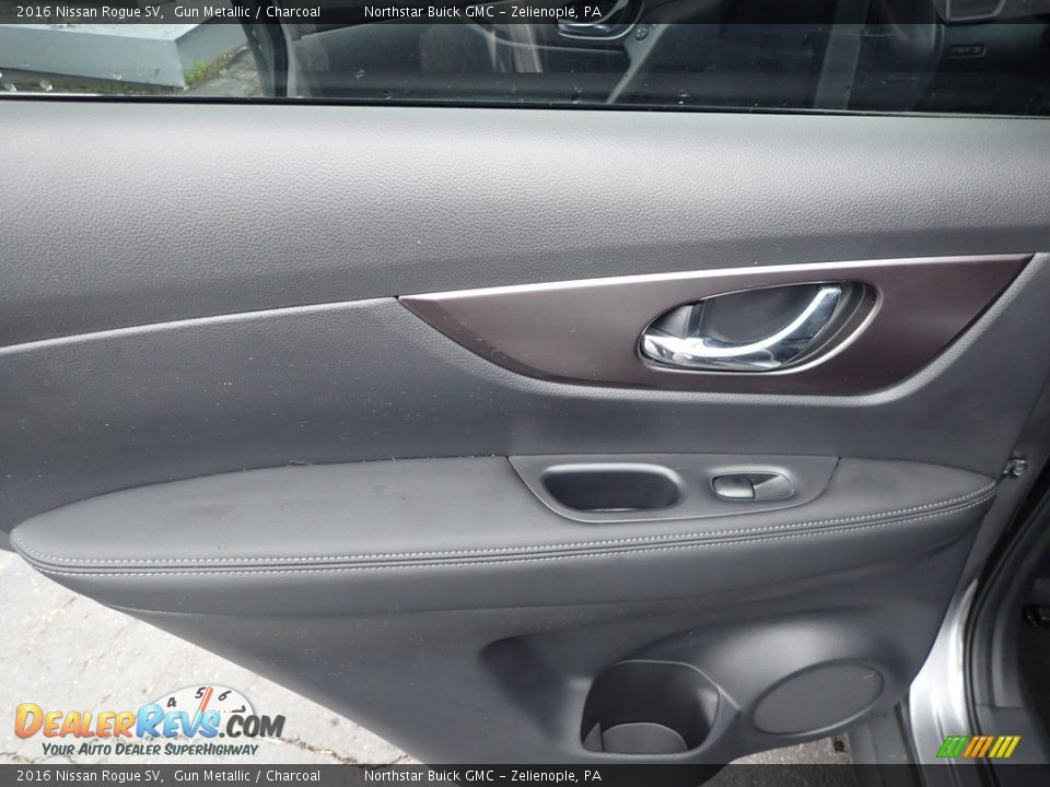 Door Panel of 2016 Nissan Rogue SV Photo #22