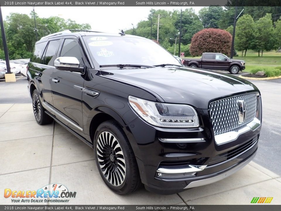 Front 3/4 View of 2018 Lincoln Navigator Black Label 4x4 Photo #8