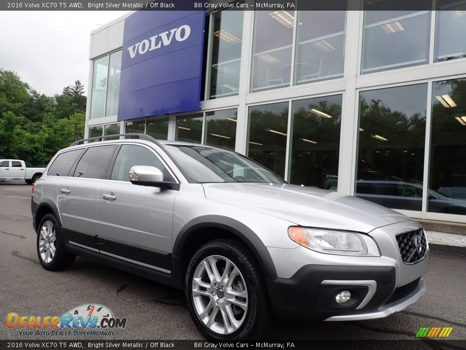 Front 3/4 View of 2016 Volvo XC70 T5 AWD Photo #1