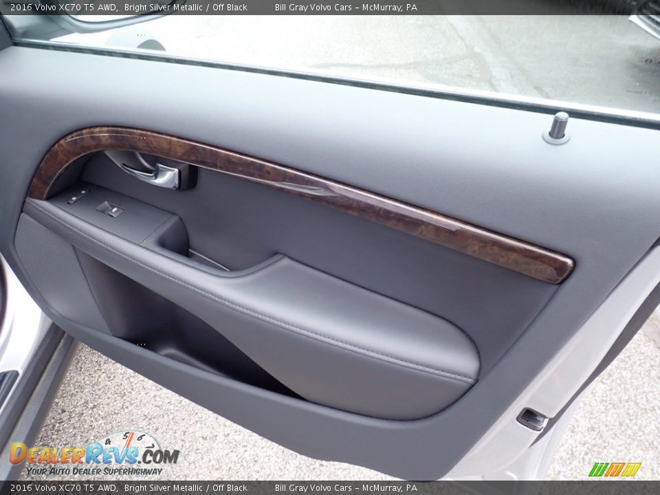 2016 Volvo XC70 T5 AWD Bright Silver Metallic / Off Black Photo #13