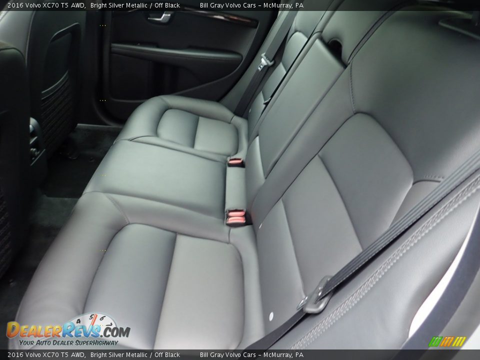 2016 Volvo XC70 T5 AWD Bright Silver Metallic / Off Black Photo #16