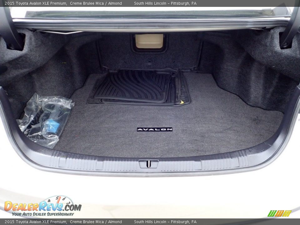 2015 Toyota Avalon XLE Premium Creme Brulee Mica / Almond Photo #17