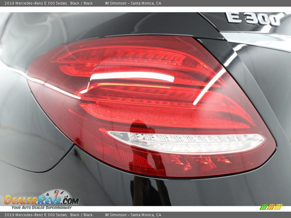 2019 Mercedes-Benz E 300 Sedan Black / Black Photo #12