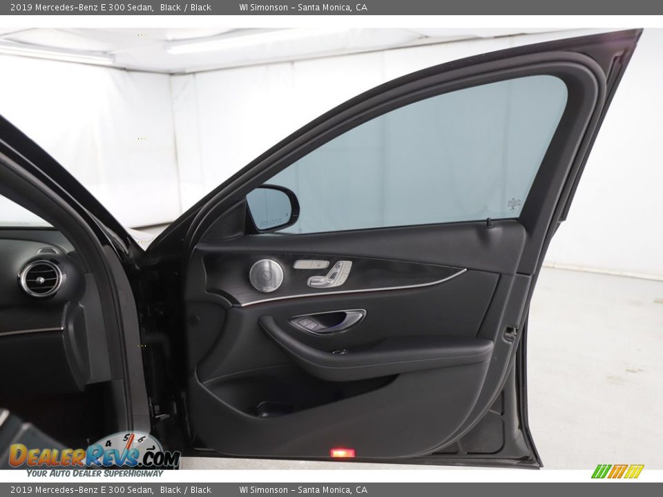 2019 Mercedes-Benz E 300 Sedan Black / Black Photo #32