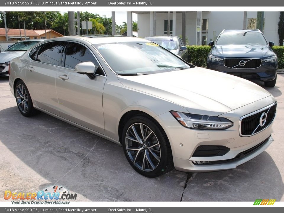 Front 3/4 View of 2018 Volvo S90 T5 Photo #2