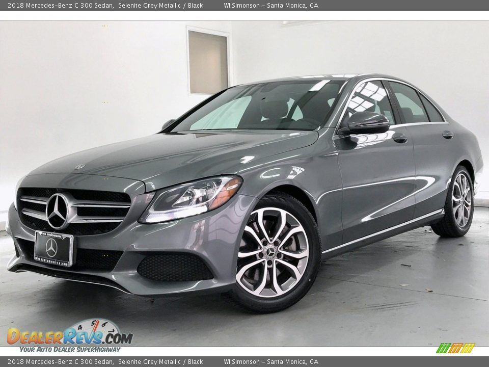 Front 3/4 View of 2018 Mercedes-Benz C 300 Sedan Photo #12
