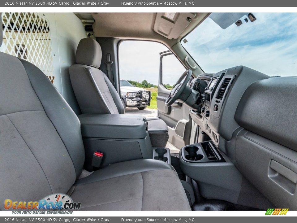 2016 Nissan NV 2500 HD SV Cargo Glacier White / Gray Photo #30