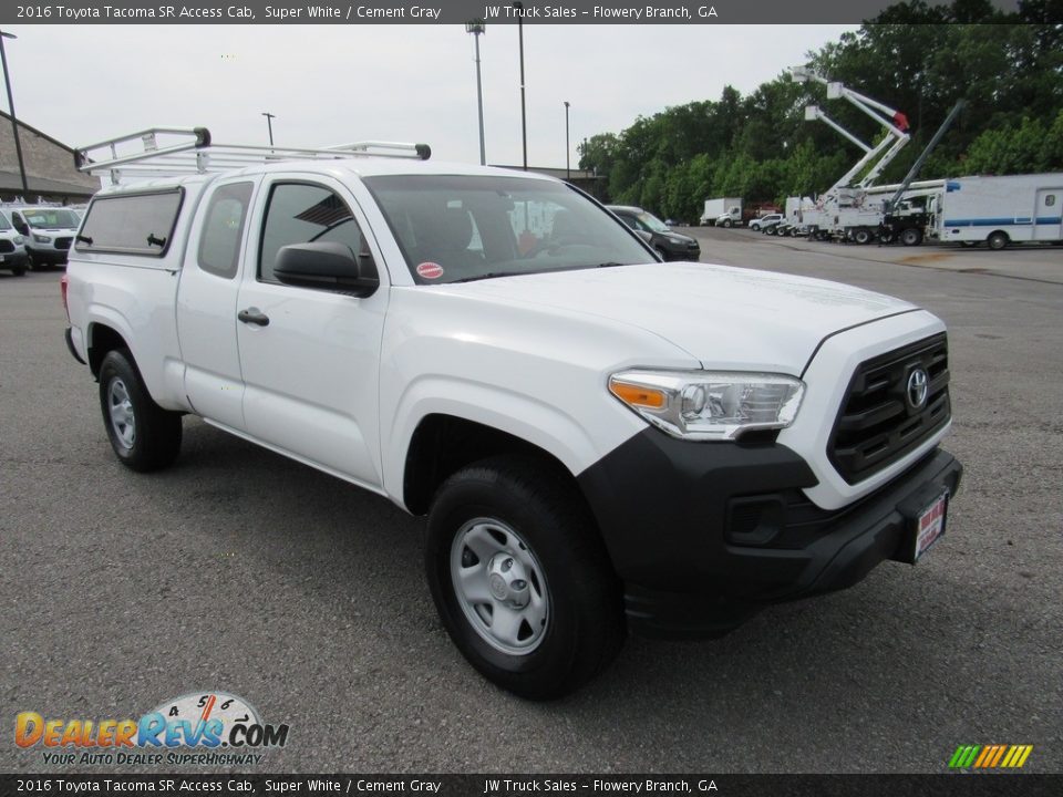 Front 3/4 View of 2016 Toyota Tacoma SR Access Cab Photo #7