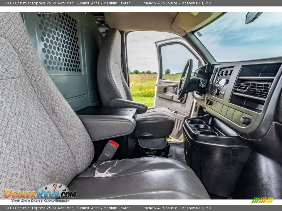 2010 Chevrolet Express 2500 Work Van Summit White / Medium Pewter Photo #30