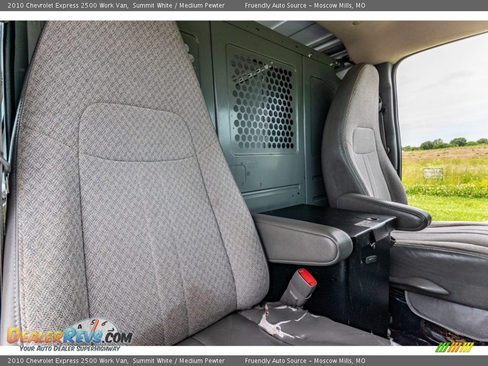 2010 Chevrolet Express 2500 Work Van Summit White / Medium Pewter Photo #31