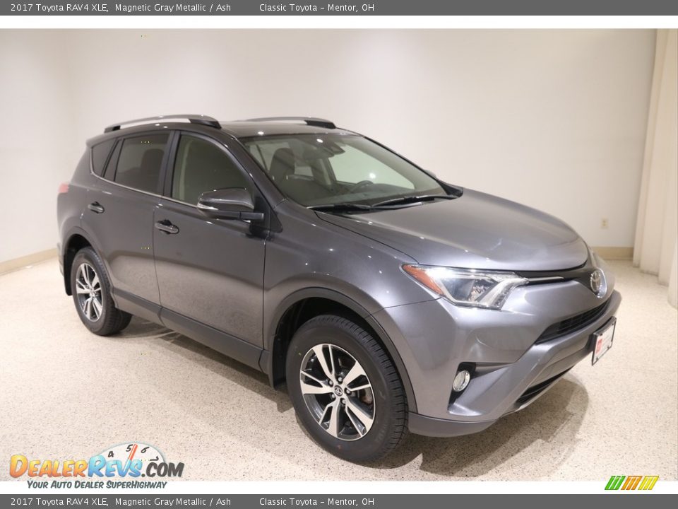 2017 Toyota RAV4 XLE Magnetic Gray Metallic / Ash Photo #1
