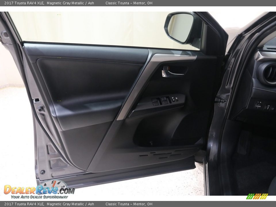 2017 Toyota RAV4 XLE Magnetic Gray Metallic / Ash Photo #5