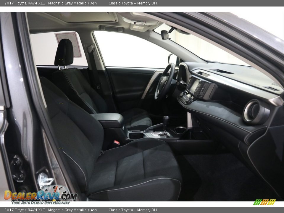 2017 Toyota RAV4 XLE Magnetic Gray Metallic / Ash Photo #15