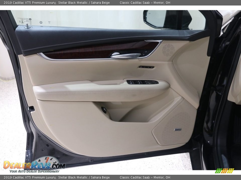 Door Panel of 2019 Cadillac XT5 Premium Luxury Photo #5