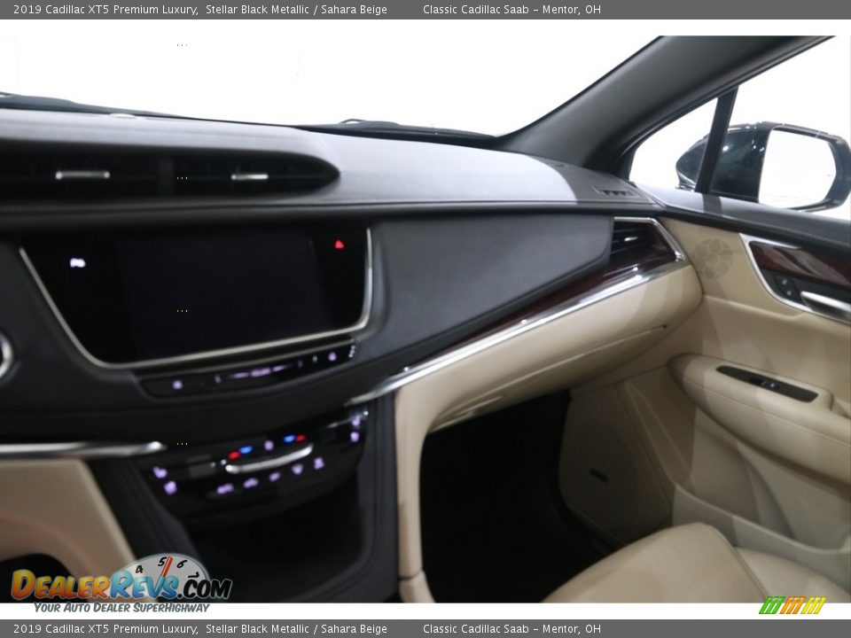 Dashboard of 2019 Cadillac XT5 Premium Luxury Photo #10