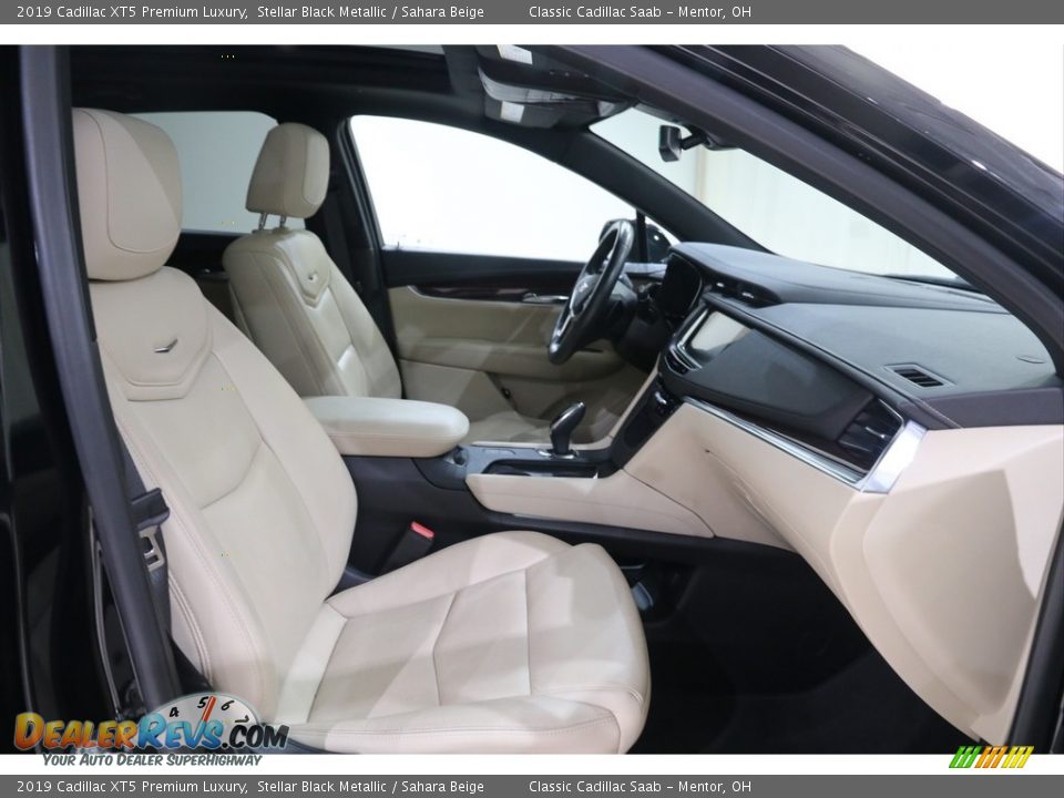 Front Seat of 2019 Cadillac XT5 Premium Luxury Photo #15