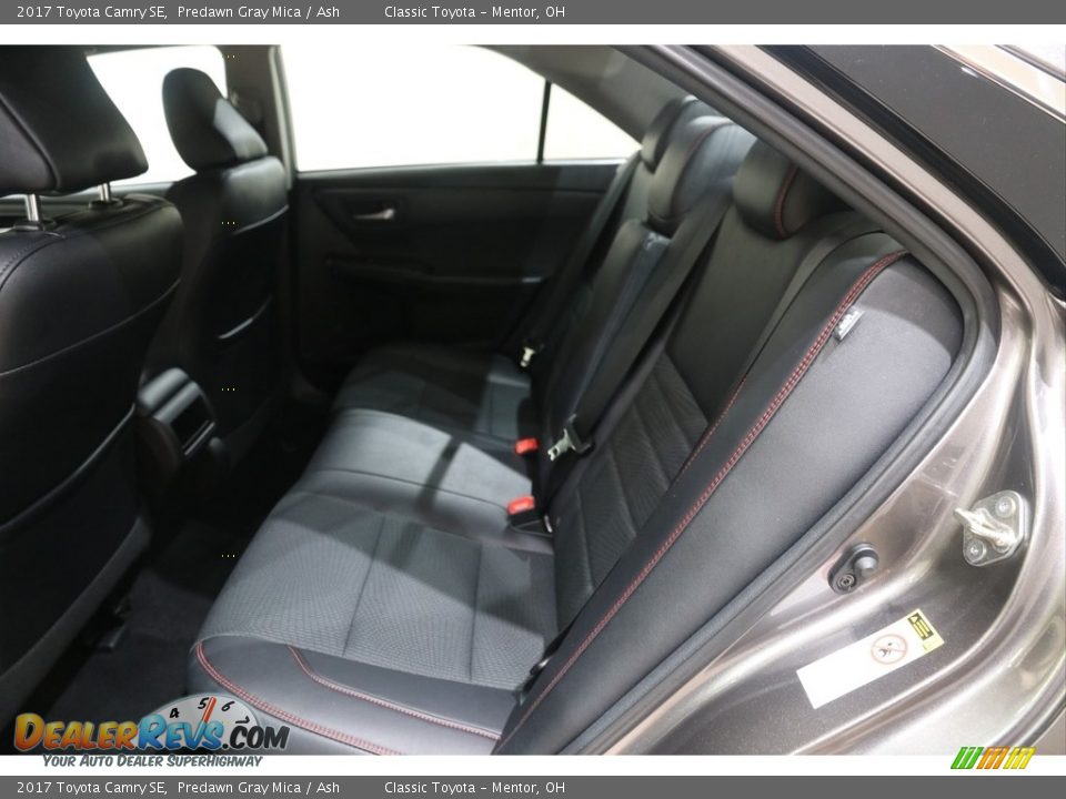 2017 Toyota Camry SE Predawn Gray Mica / Ash Photo #16