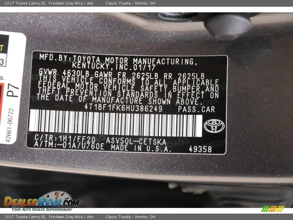 2017 Toyota Camry SE Predawn Gray Mica / Ash Photo #18