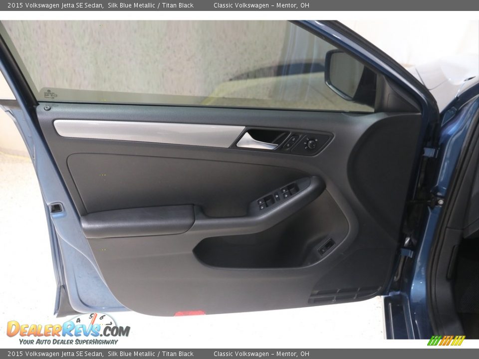 Door Panel of 2015 Volkswagen Jetta SE Sedan Photo #5