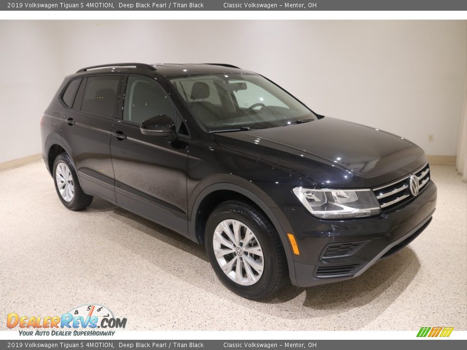 2019 Volkswagen Tiguan S 4MOTION Deep Black Pearl / Titan Black Photo #1