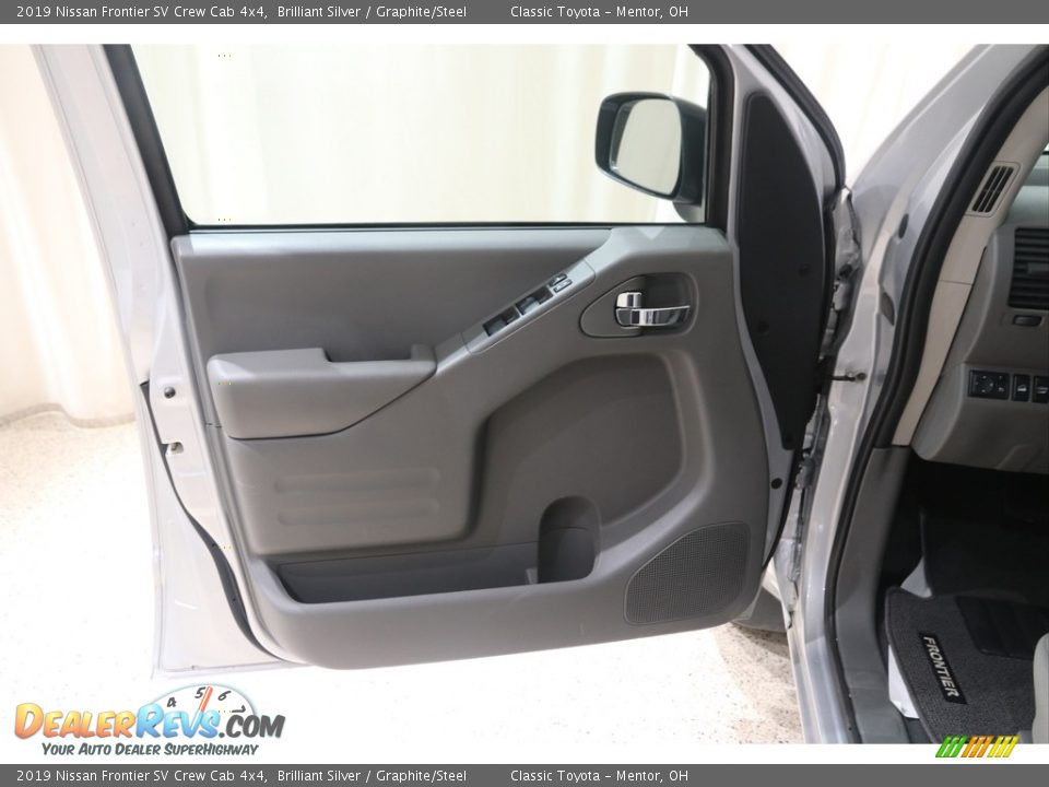 2019 Nissan Frontier SV Crew Cab 4x4 Brilliant Silver / Graphite/Steel Photo #5