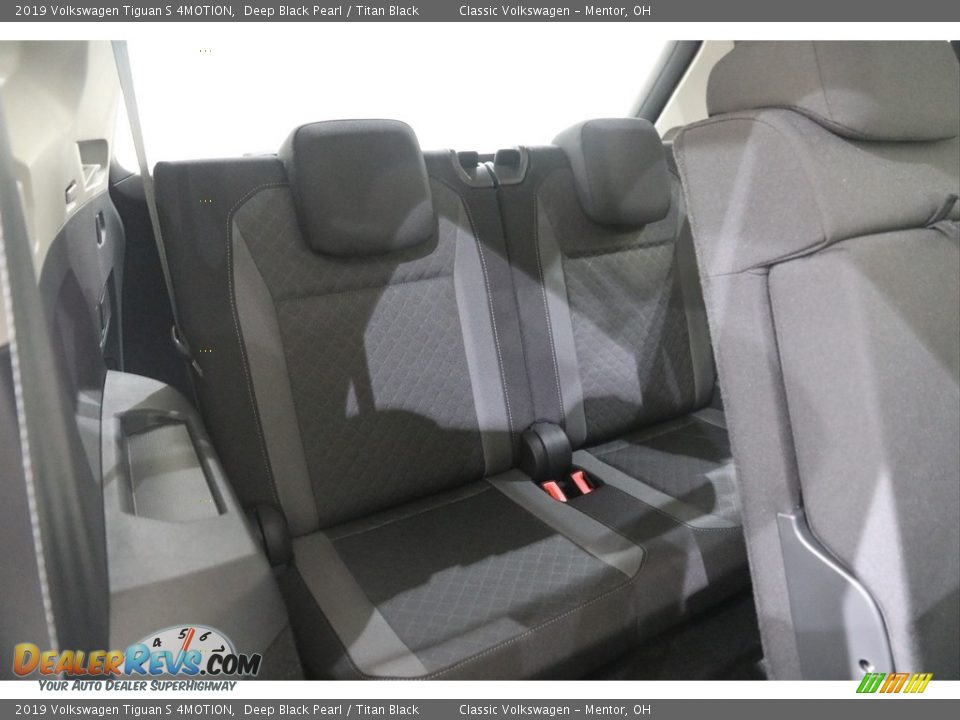 2019 Volkswagen Tiguan S 4MOTION Deep Black Pearl / Titan Black Photo #17