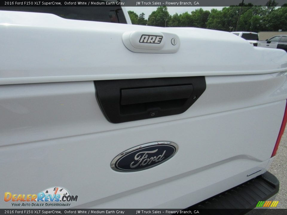2016 Ford F150 XLT SuperCrew Oxford White / Medium Earth Gray Photo #10