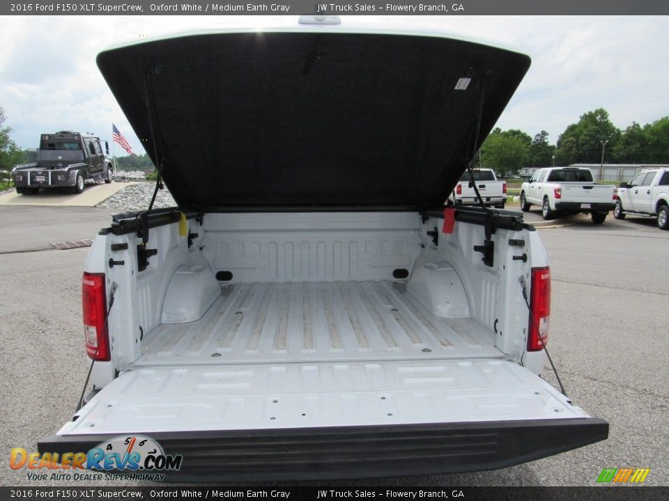 2016 Ford F150 XLT SuperCrew Oxford White / Medium Earth Gray Photo #11