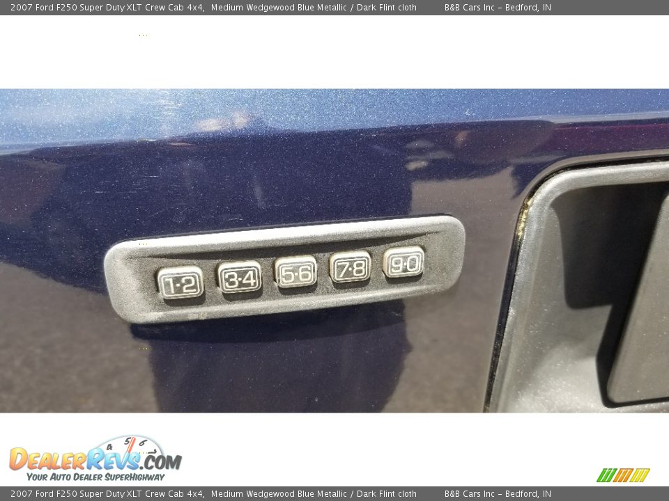 2007 Ford F250 Super Duty XLT Crew Cab 4x4 Medium Wedgewood Blue Metallic / Dark Flint cloth Photo #11