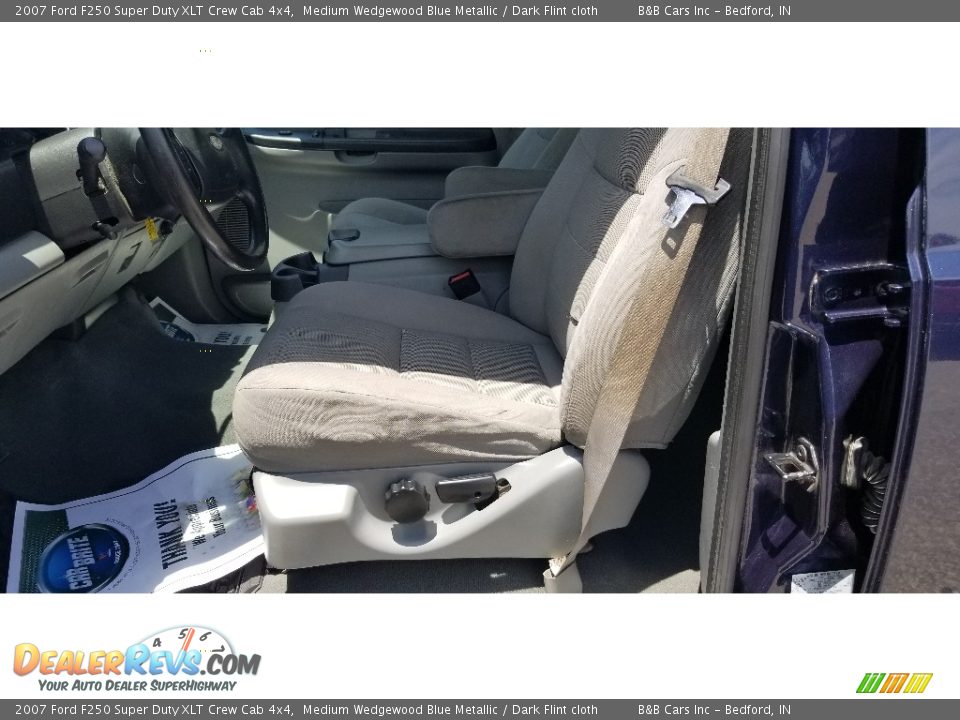 2007 Ford F250 Super Duty XLT Crew Cab 4x4 Medium Wedgewood Blue Metallic / Dark Flint cloth Photo #13