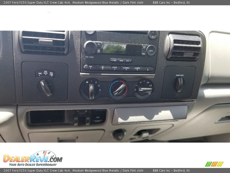 2007 Ford F250 Super Duty XLT Crew Cab 4x4 Medium Wedgewood Blue Metallic / Dark Flint cloth Photo #16