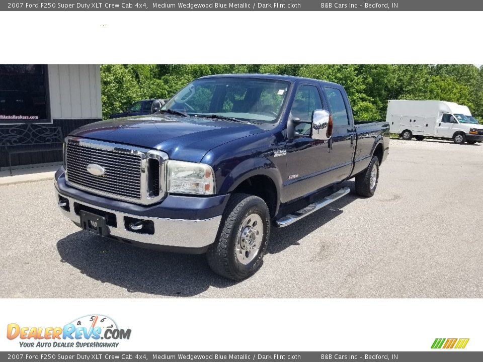 2007 Ford F250 Super Duty XLT Crew Cab 4x4 Medium Wedgewood Blue Metallic / Dark Flint cloth Photo #26