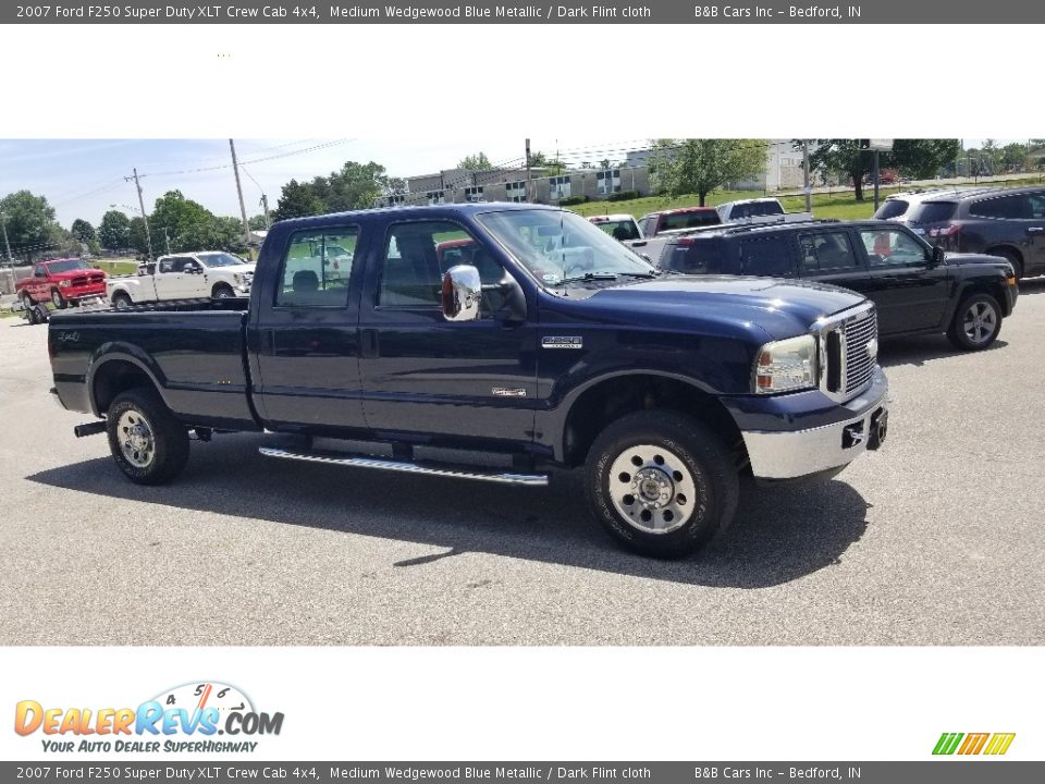 2007 Ford F250 Super Duty XLT Crew Cab 4x4 Medium Wedgewood Blue Metallic / Dark Flint cloth Photo #29