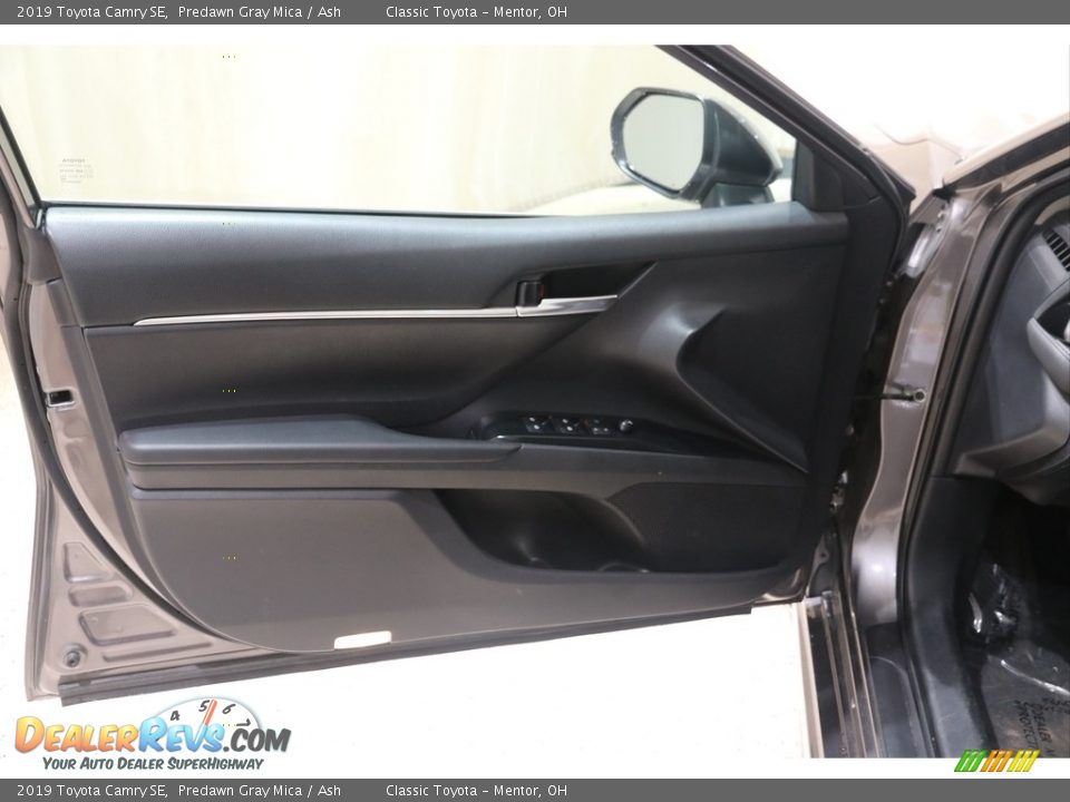 2019 Toyota Camry SE Predawn Gray Mica / Ash Photo #5