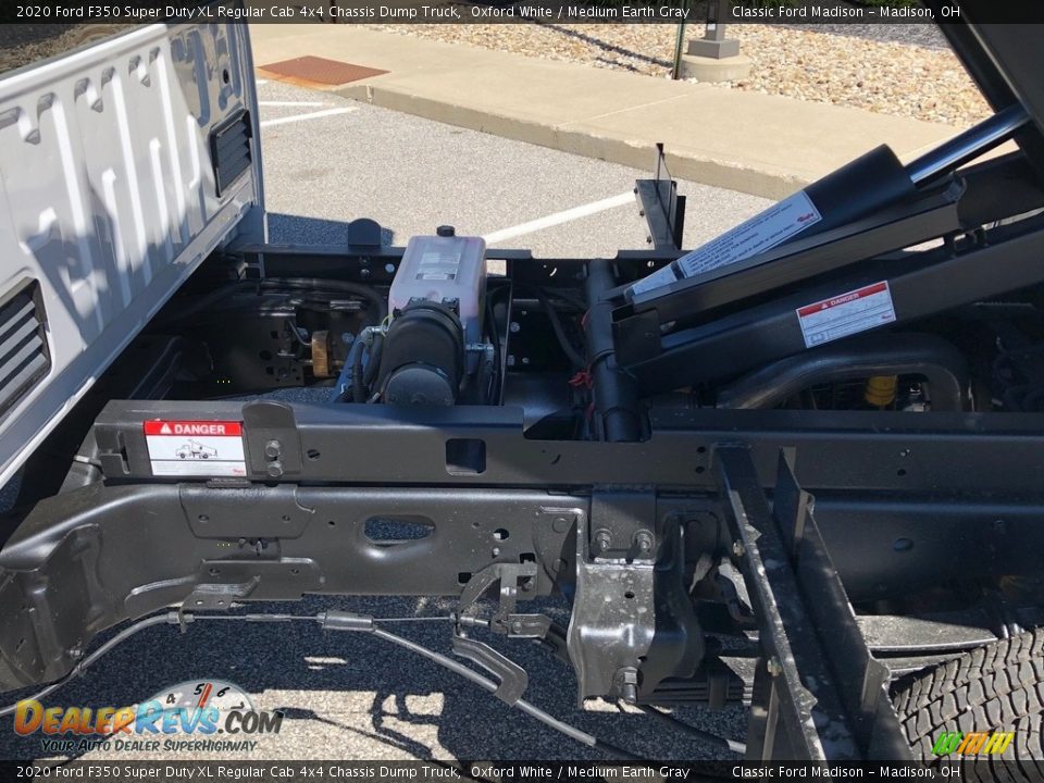 2020 Ford F350 Super Duty XL Regular Cab 4x4 Chassis Dump Truck Oxford White / Medium Earth Gray Photo #5