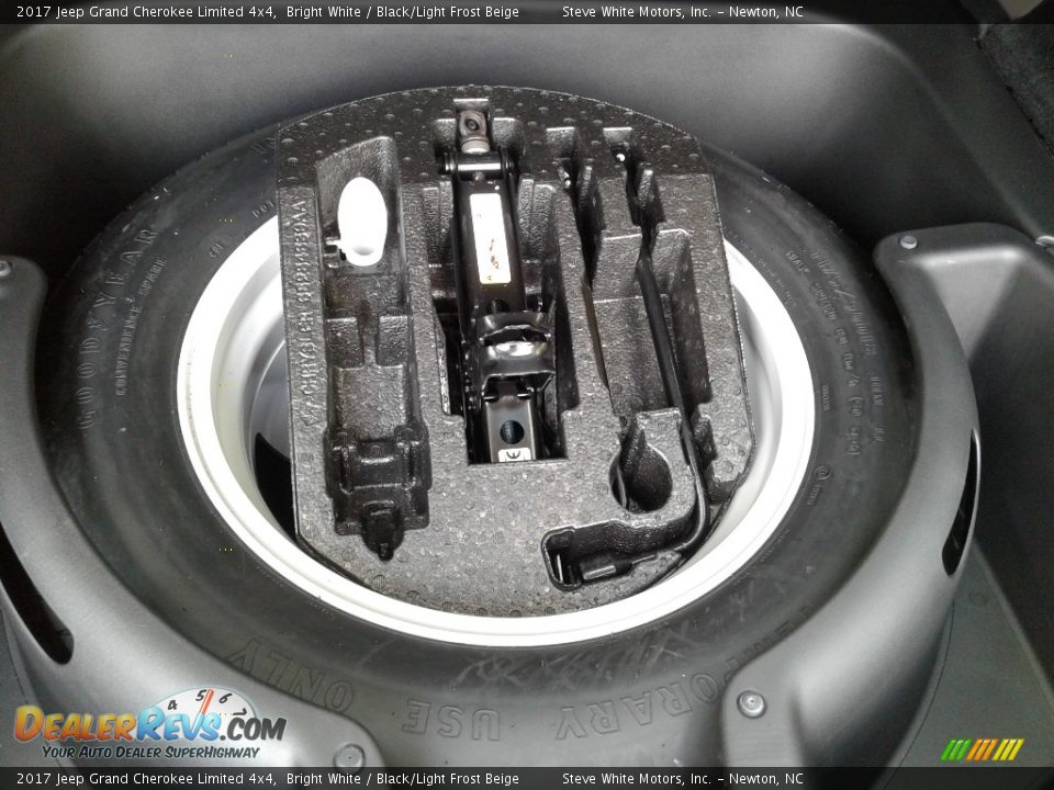 2017 Jeep Grand Cherokee Limited 4x4 Bright White / Black/Light Frost Beige Photo #16