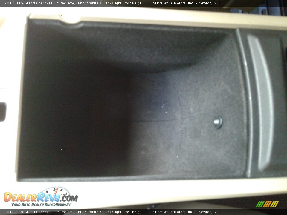 2017 Jeep Grand Cherokee Limited 4x4 Bright White / Black/Light Frost Beige Photo #31