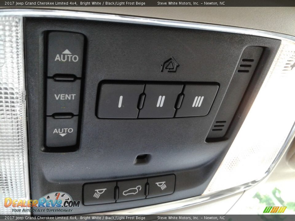 2017 Jeep Grand Cherokee Limited 4x4 Bright White / Black/Light Frost Beige Photo #32