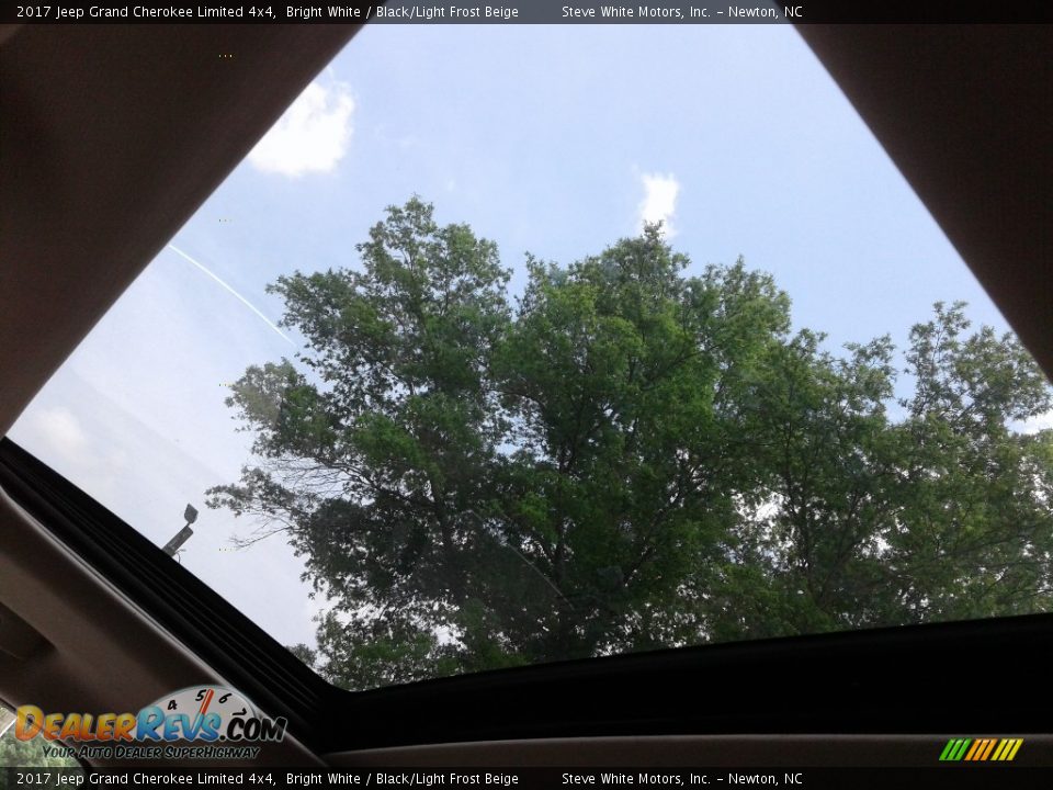 2017 Jeep Grand Cherokee Limited 4x4 Bright White / Black/Light Frost Beige Photo #33