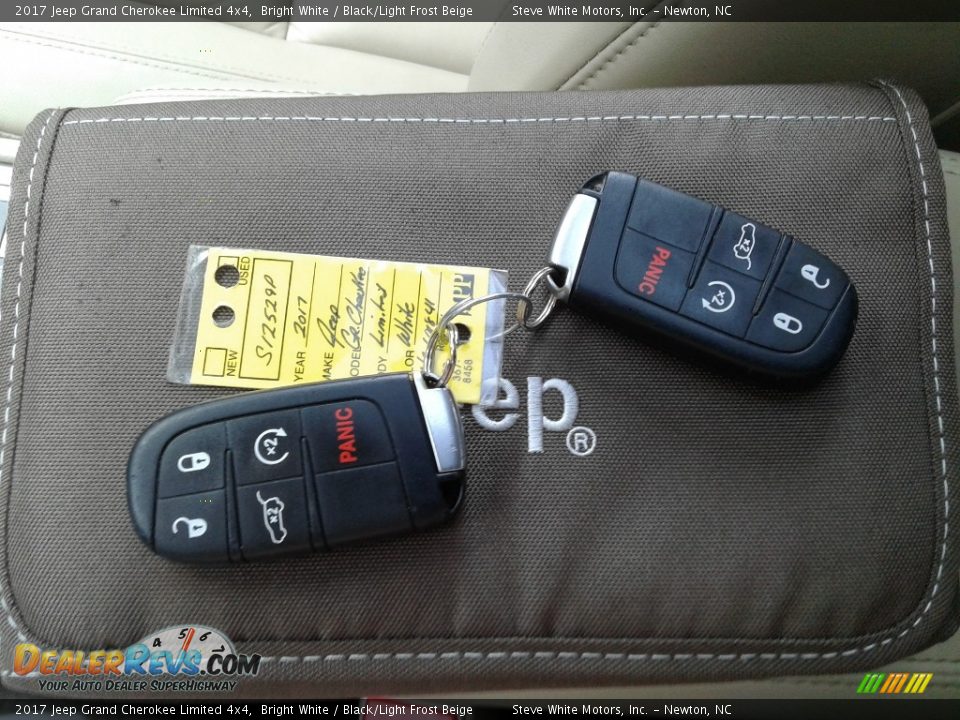 2017 Jeep Grand Cherokee Limited 4x4 Bright White / Black/Light Frost Beige Photo #34