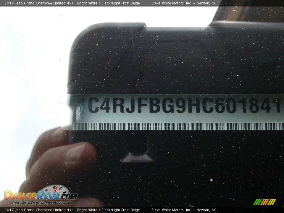 2017 Jeep Grand Cherokee Limited 4x4 Bright White / Black/Light Frost Beige Photo #35