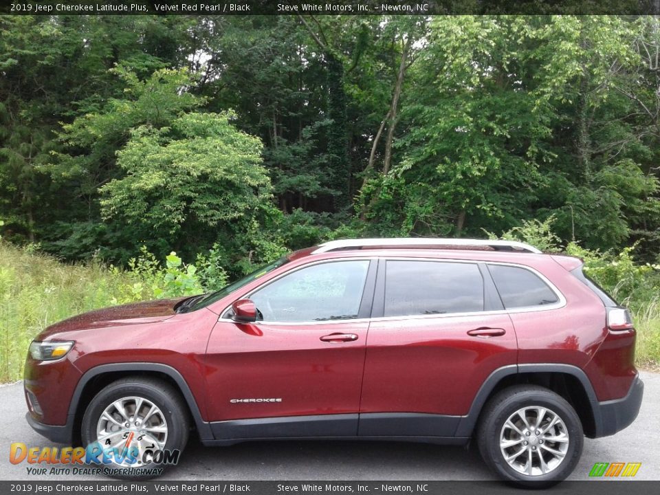 2019 Jeep Cherokee Latitude Plus Velvet Red Pearl / Black Photo #1