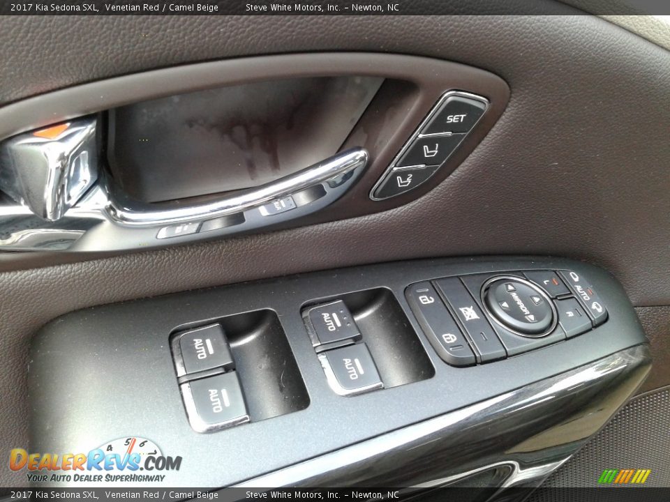 Door Panel of 2017 Kia Sedona SXL Photo #12