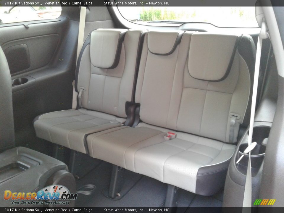 Rear Seat of 2017 Kia Sedona SXL Photo #15