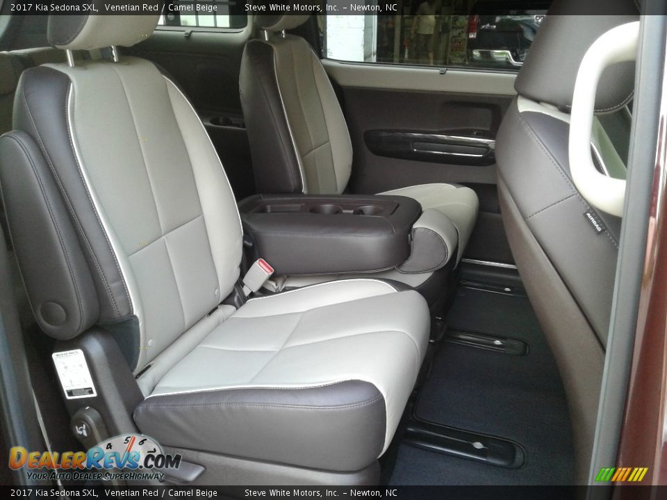 Rear Seat of 2017 Kia Sedona SXL Photo #17