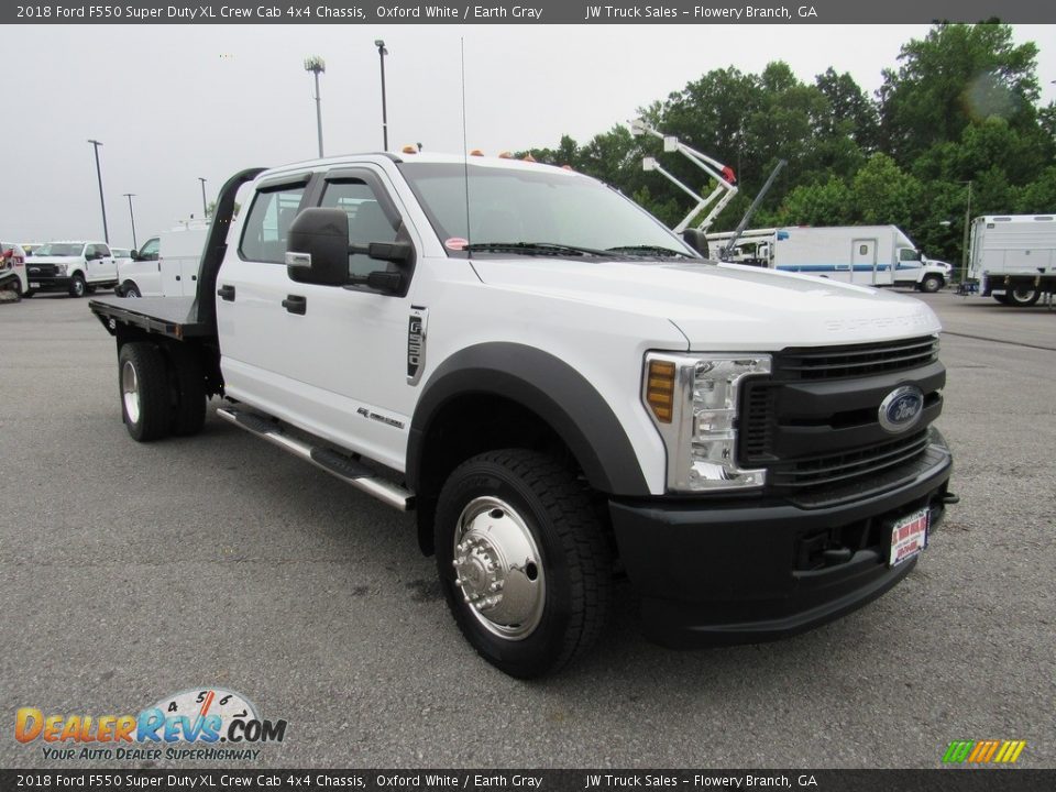Front 3/4 View of 2018 Ford F550 Super Duty XL Crew Cab 4x4 Chassis Photo #5